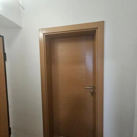 Dvor דירה