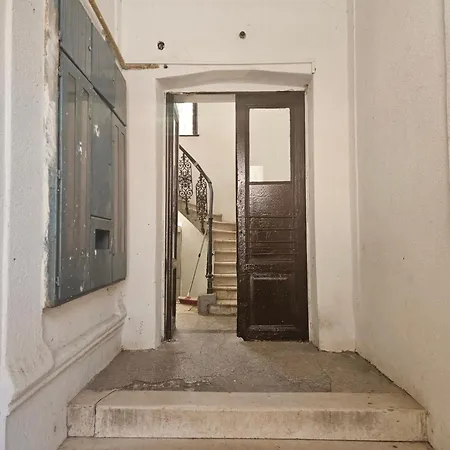 דירה Dvor