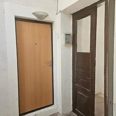 Dvor דירה